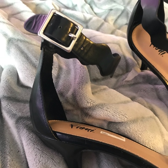 heels - Picture 3 of 4